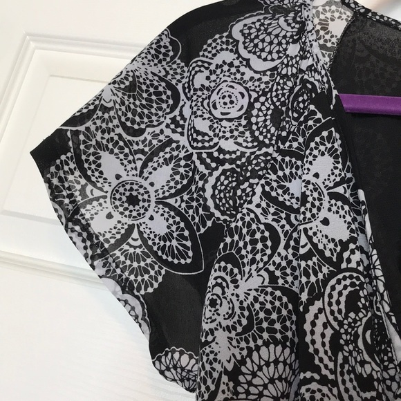 ELLE flowy dress with flutter sleeves 1x - Picture 4 of 10